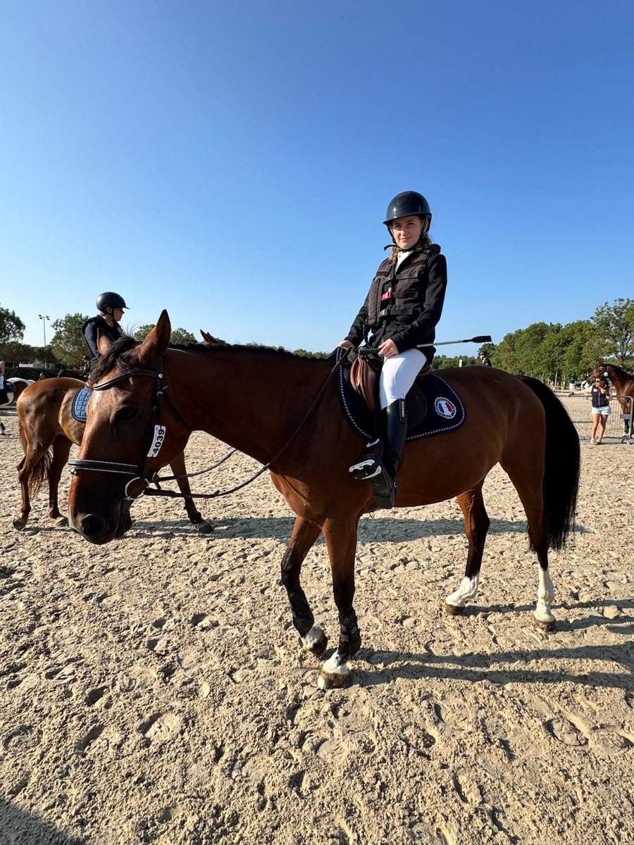 Anaë à cheval, cavalière du Barétous